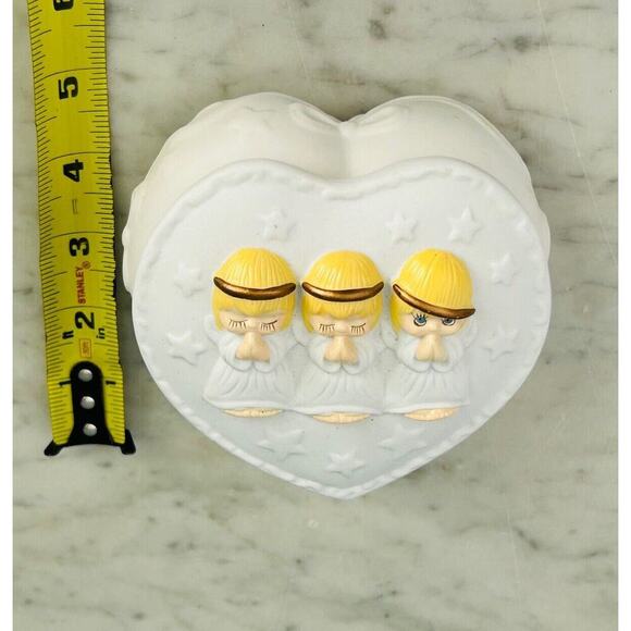 Vintage Hallmark 3D Three Little Angels Heart Shaped Ceramic Trinket Box Lidded - Picture 11 of 13
